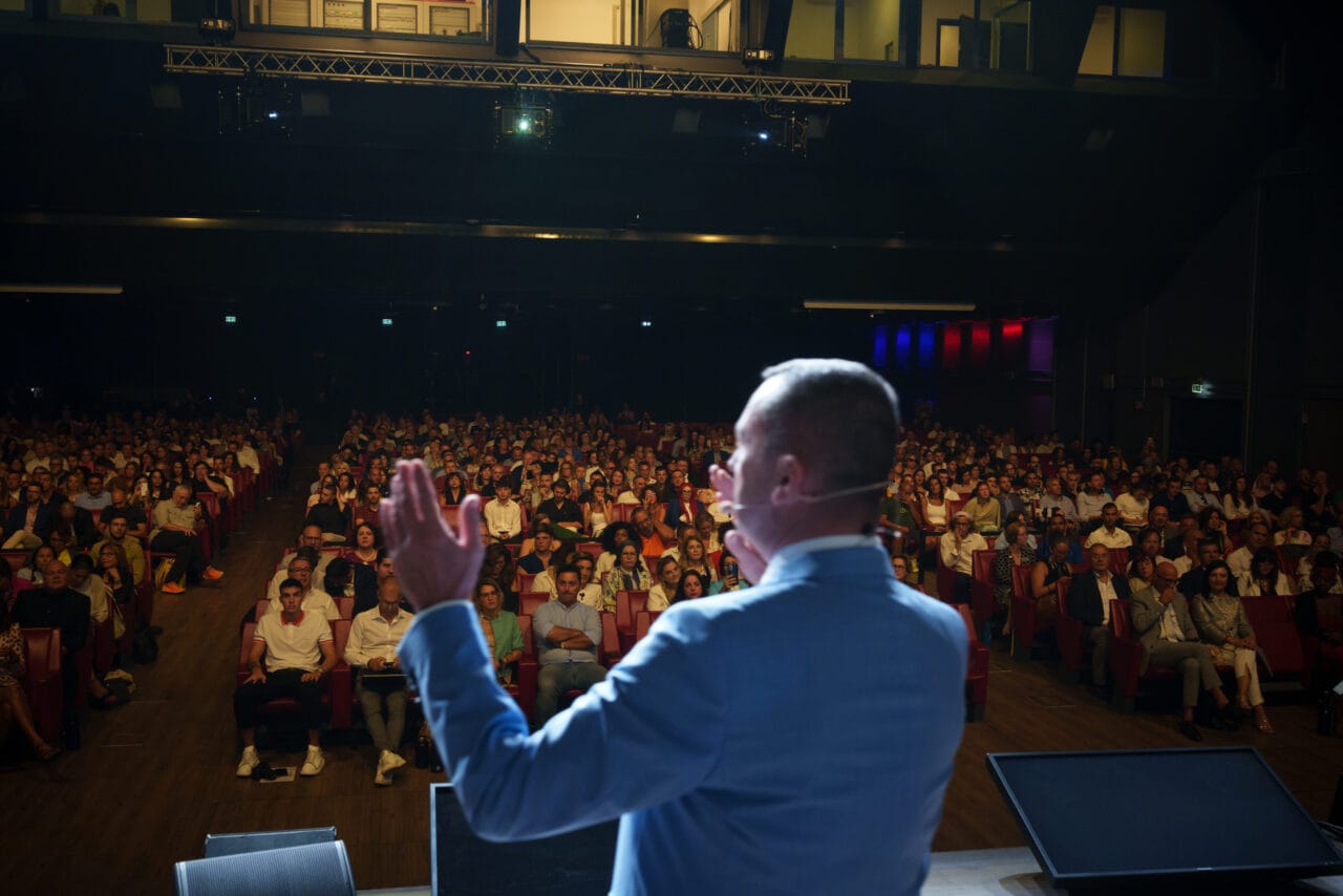 Auditorium con ospiti alla convention Enagic 2023