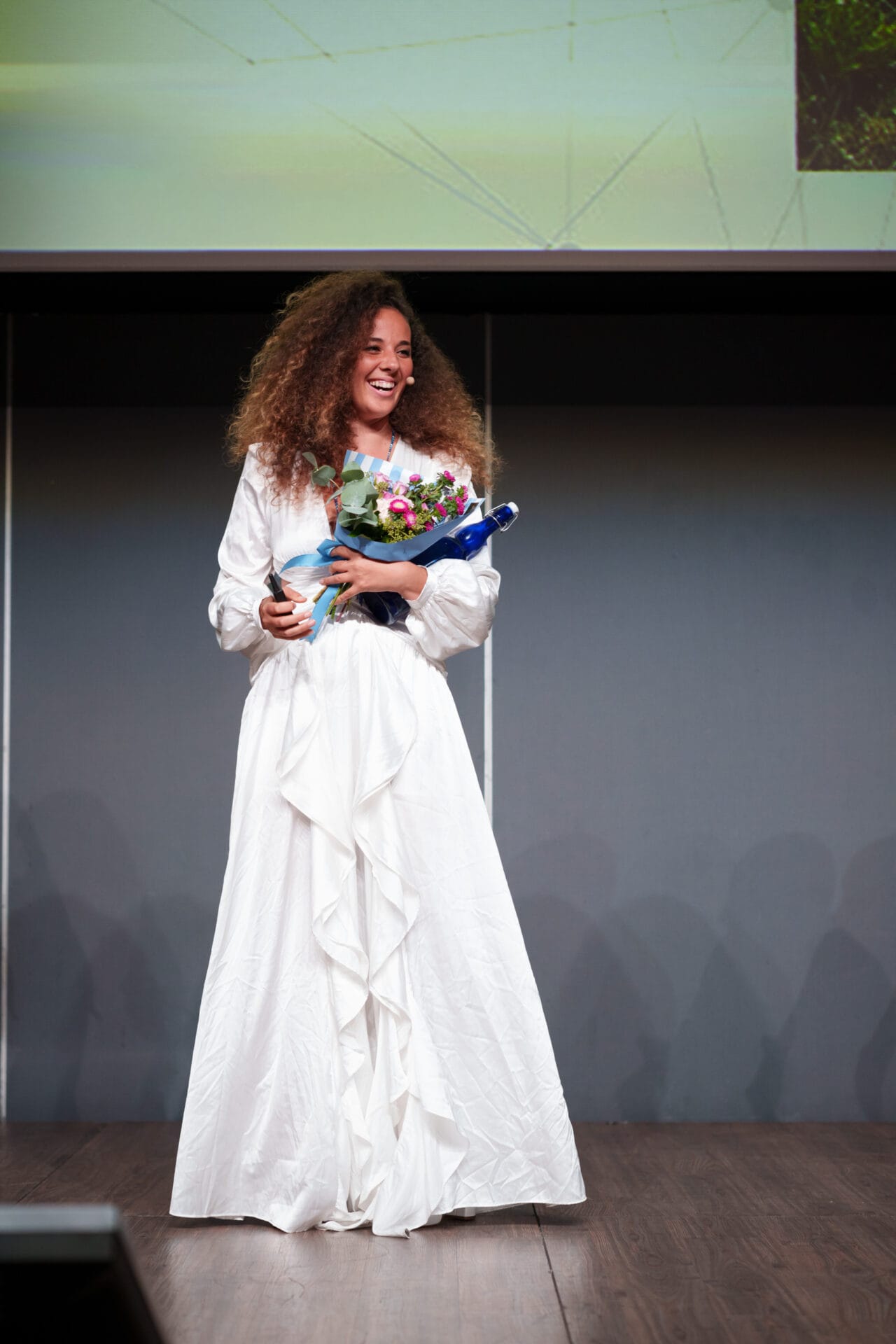 Speaker sul palco durante evento aziendale Enagic