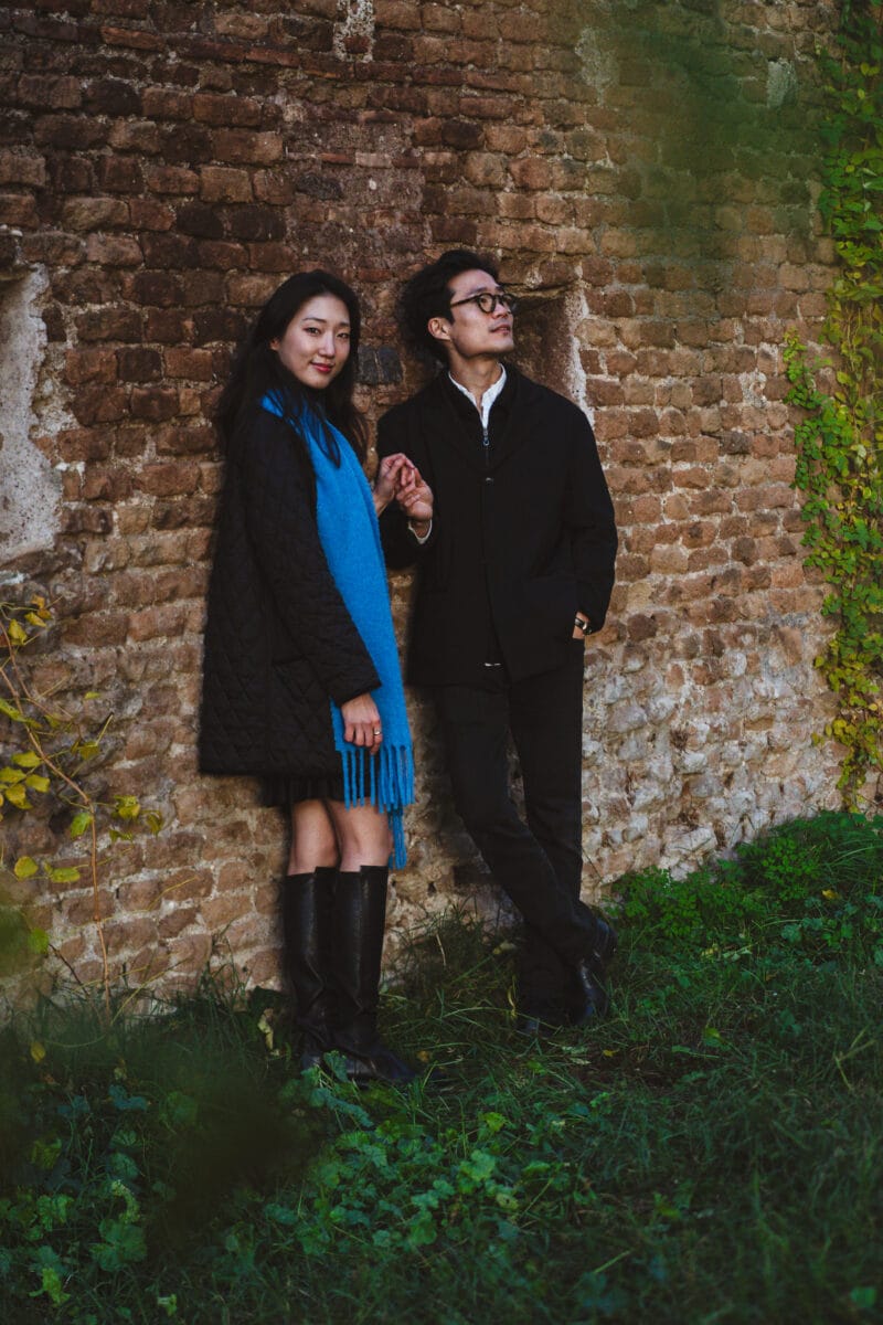 Momento intimo di coppia fotografato a Roma