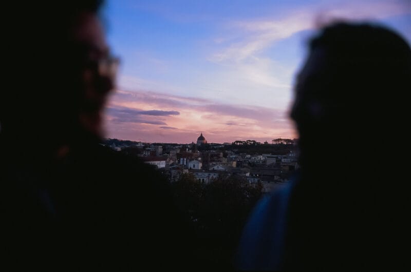 Servizio fotografico coppia a Roma con look analogico