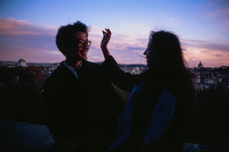 Fotografia romantica di coppia a Roma in stile film