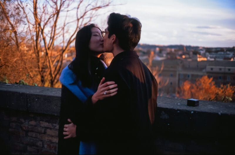 Coppia in stile analogico con vista su Roma al tramonto - Ed Bertuci